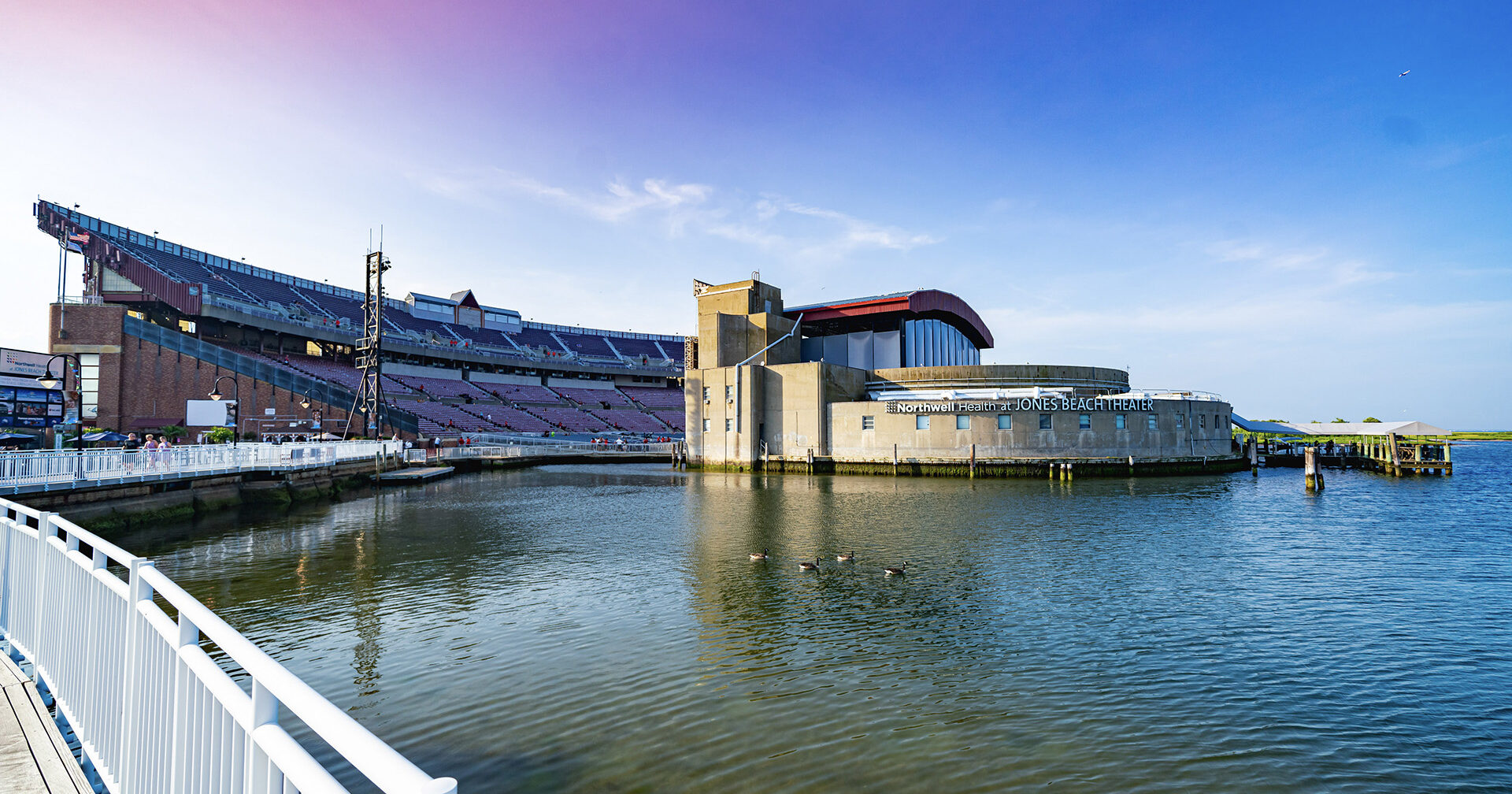 You are currently viewing Jones Beach Concerts by Boat with Freeport Charter Boats