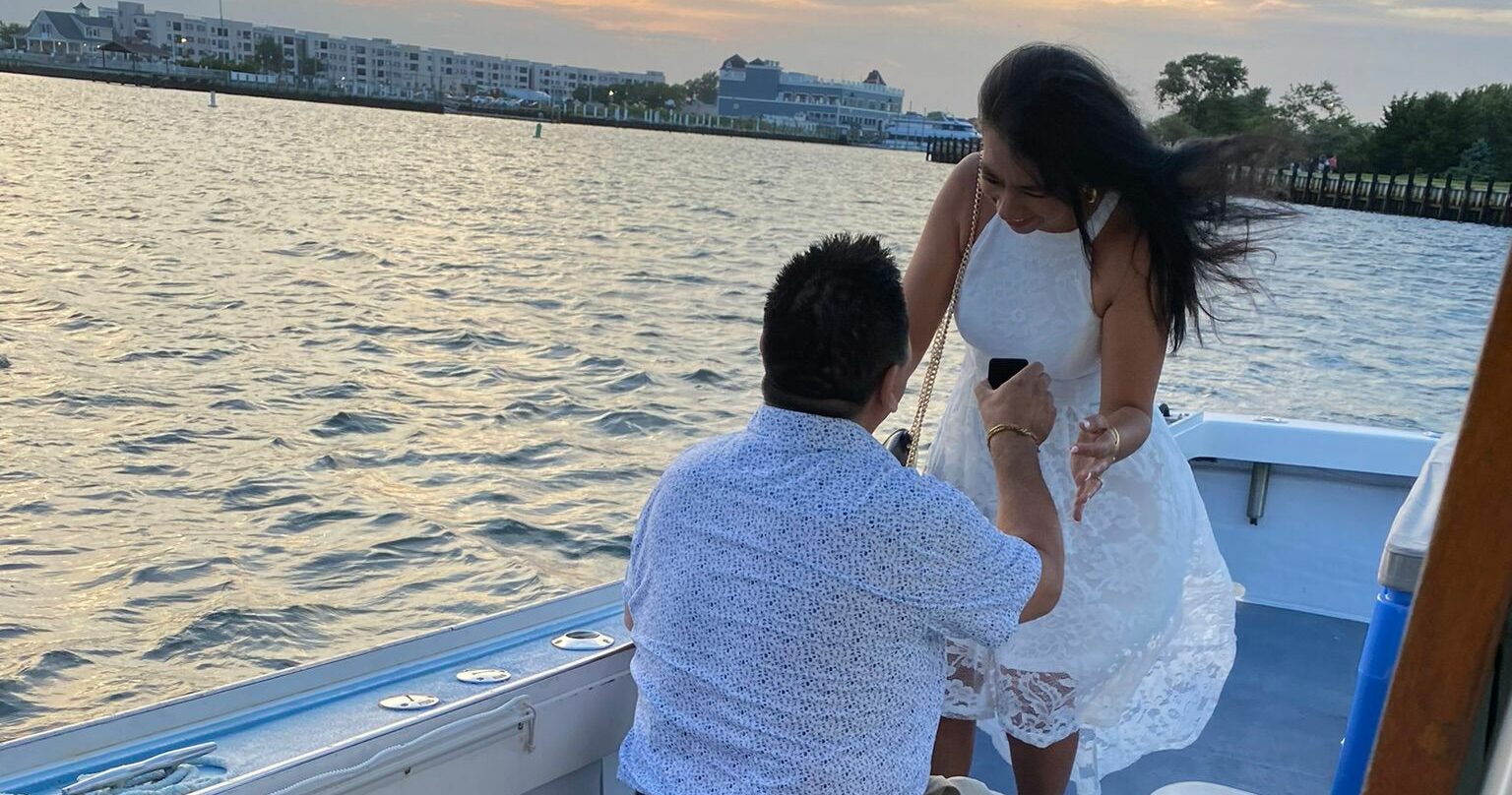 You are currently viewing Engage with Love: Celebrate Your Long Island Engagement on the Water with Freeport Gem